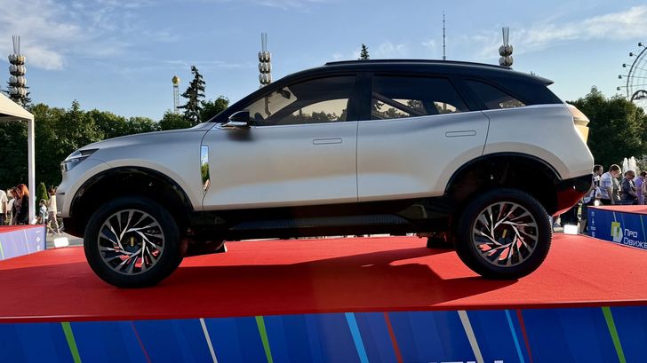Voyt SUV