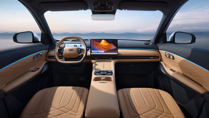 Интерьер Geely EX5 EM-R