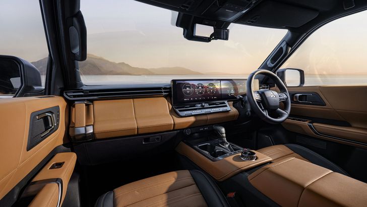 Интерьер Mitsubishi Pajero
