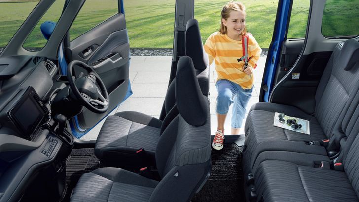 Интерьер Suzuki Solio