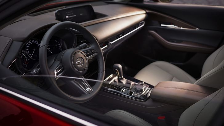 Интерьер Mazda CX-30