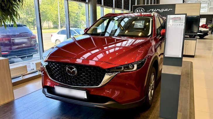 Хит продаж даже без дилеров: сколько стоят новые Mazda CX-5, которые массово скупают россияне