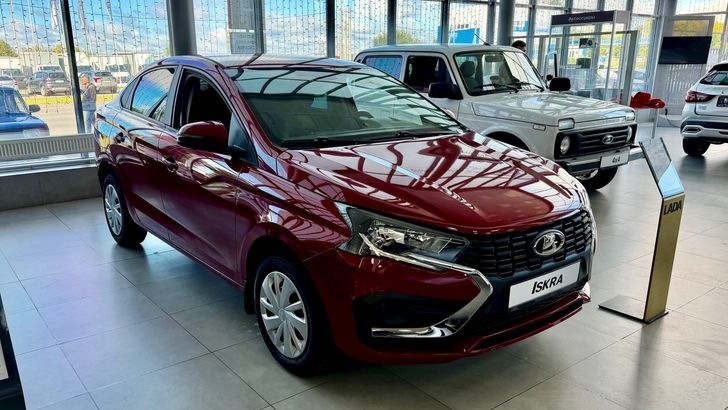 LADA Iskra в автосалоне