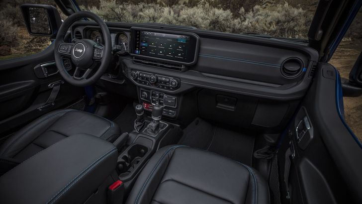 Интерьер Jeep Wrangler