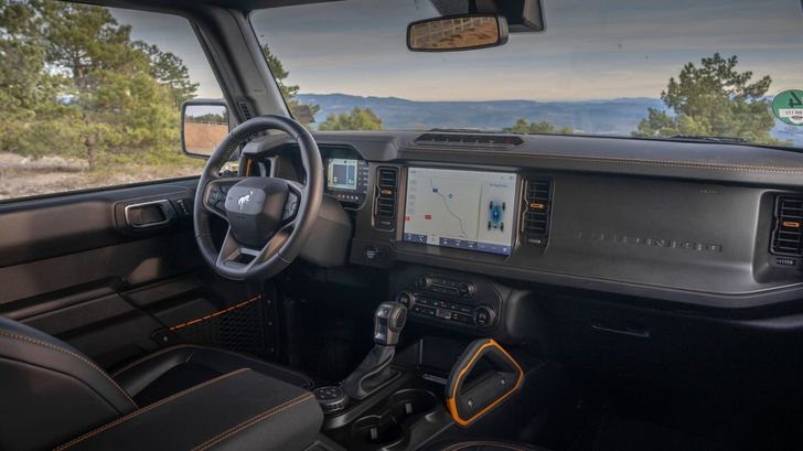Интерьер Ford Bronco