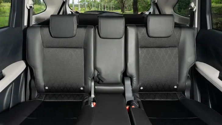 Интерьер Toyota Veloz Интерьер Toyota Veloz