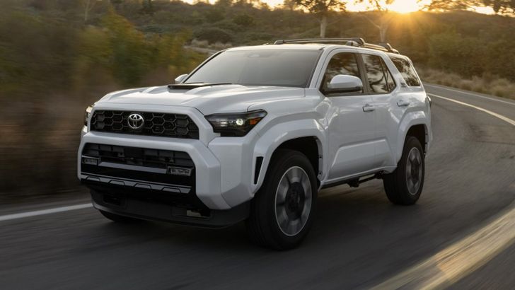 В России начали продавать почти «вечный» внедорожник Toyota. Сколько стоит самый живучий «рамник»